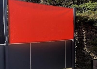 Brise vue noir et rouge