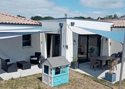 Maison avec terrasse ombragée